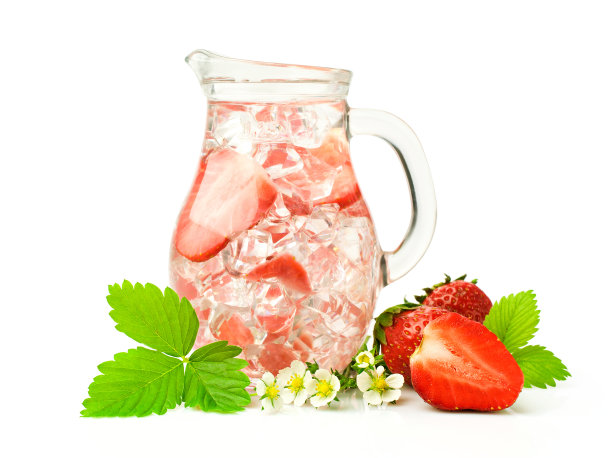 草莓冰块清凉饮品图片下载