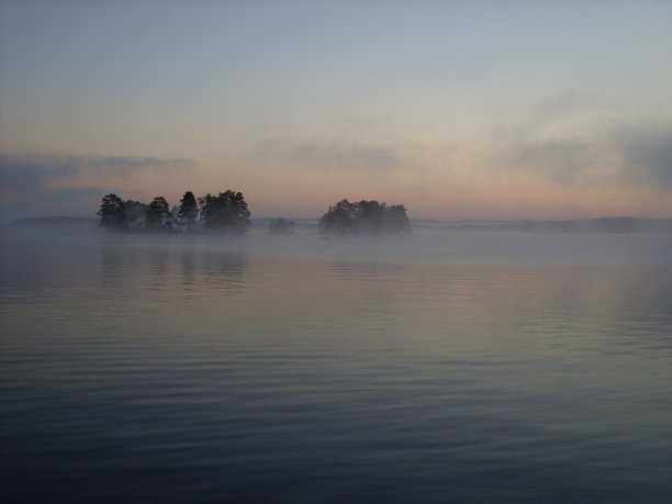 瑞典一个雾蒙蒙的早晨图片下载