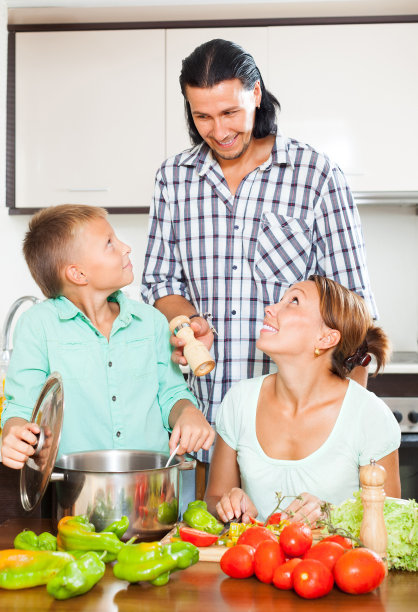 加入香料或盐图片下载