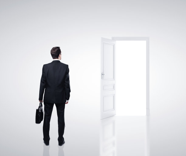 白色房间里的商人图片下载