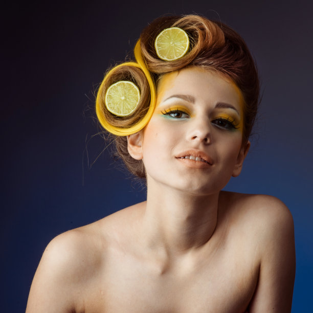 长着水果头发的女人图片下载