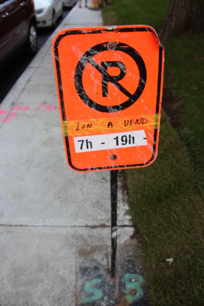 蒙特利尔的“禁止停车”标志图片下载