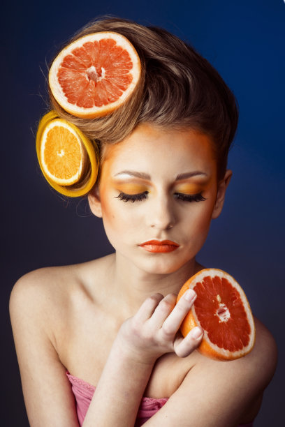 长着水果头发的女人图片下载