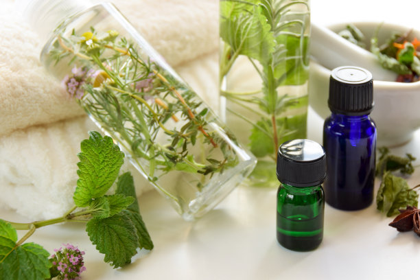 精油和天然草药化妆品图片下载