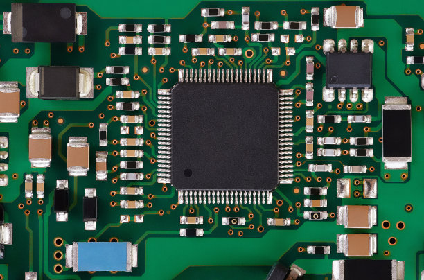 带元件的电路板。图片下载