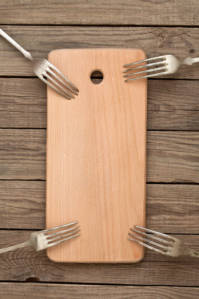 有膛线的木板和老式叉子图片下载