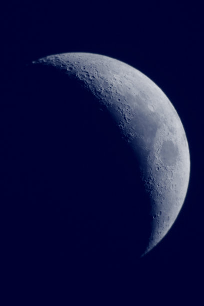 蓝色的新月图片下载