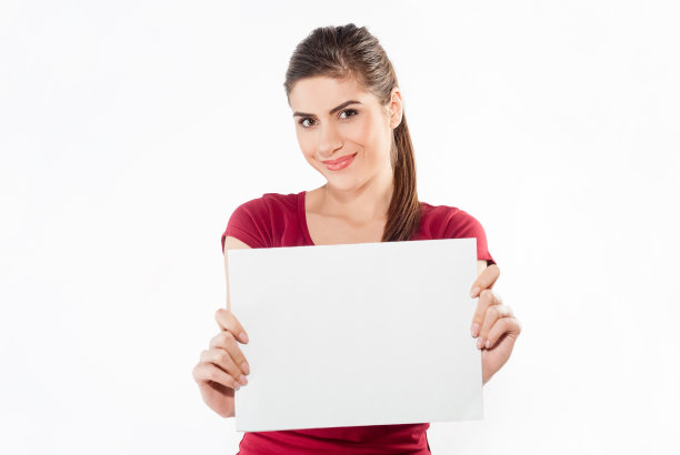 女孩拿着白纸。图片下载