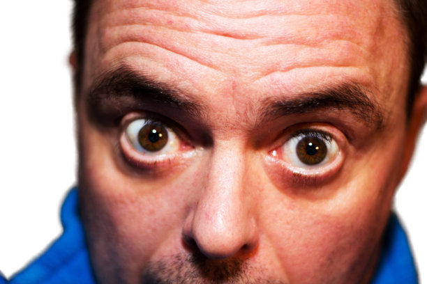 男人在白色的背景下自拍图片下载