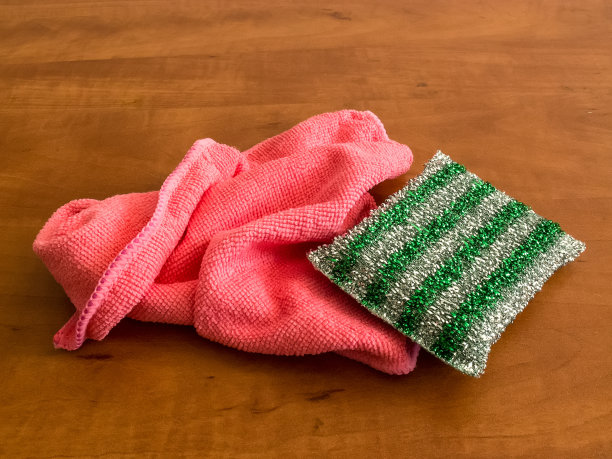 超细纤维清洁布和金属色厨房海绵图片下载