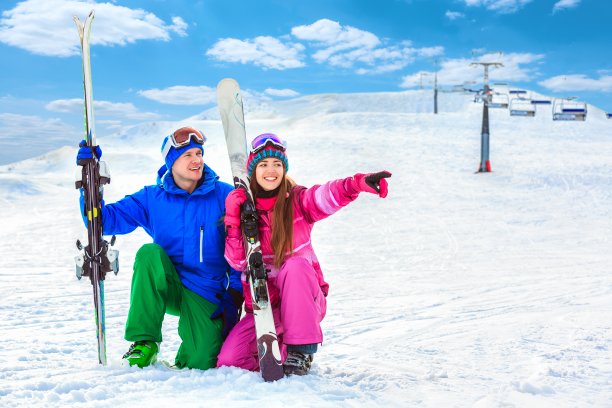 夫妇与滑雪板图片下载