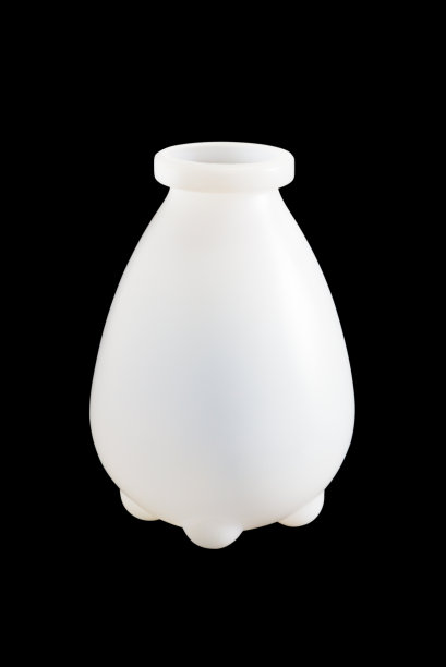 白色瓶子上的黑色孤立背景。图片下载