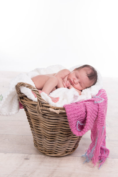 刚出生的女婴图片下载