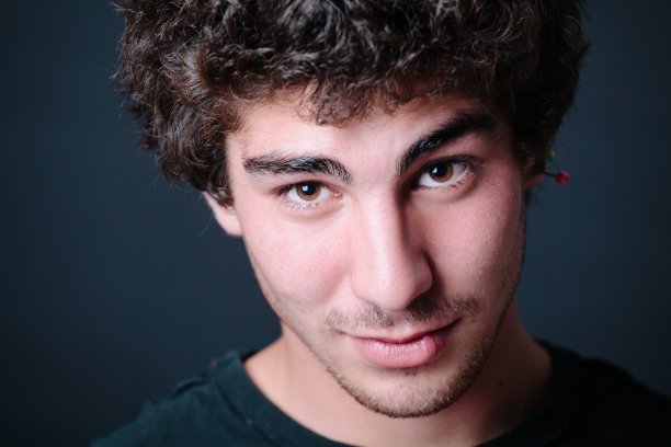 漂亮的年轻人图片下载