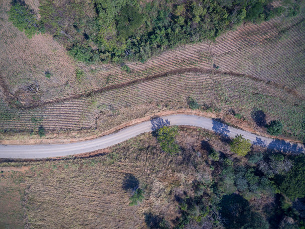 空路和农地鸟瞰图图片下载