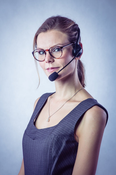 支持电话接线员在白色背景下耳机隔离图片下载