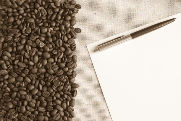 布料背景上的咖啡图片下载