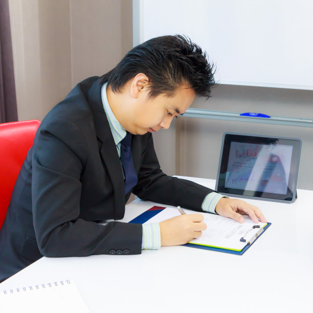 商人签订合同图片下载