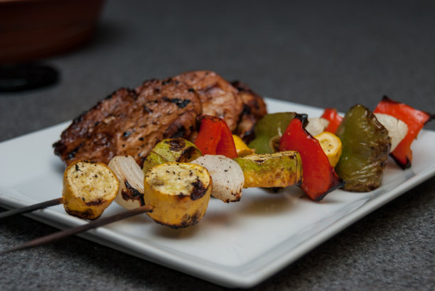 猪肉蔬菜烤肉串图片下载