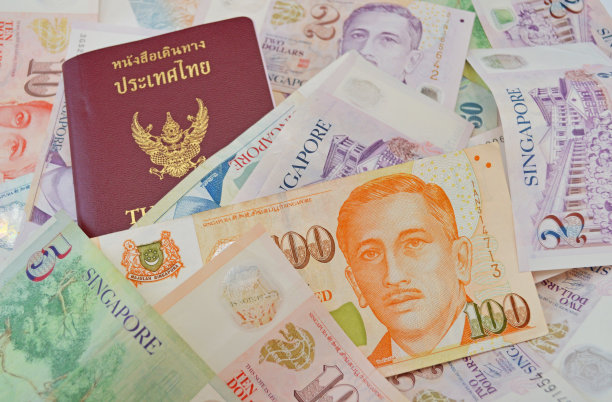 新加坡钞票和泰国护照图片下载