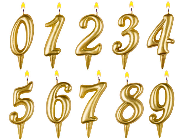 生日蜡烛号码设置孤立在白色背景图片下载