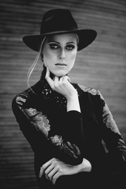 戴帽子的女人图片下载