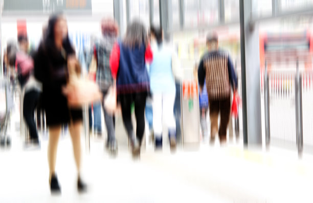 地铁站台码头，商务人士活动。图片下载