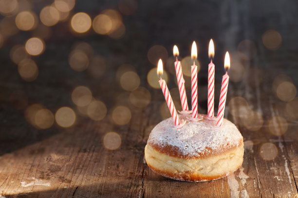 狂欢节的美味甜甜圈图片下载