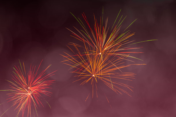 烟花在夜晚，背景图片下载