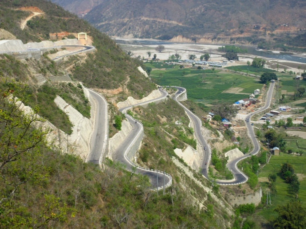 蜿蜒的山路图片下载