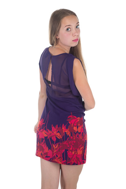 年轻女子的背影照片图片下载