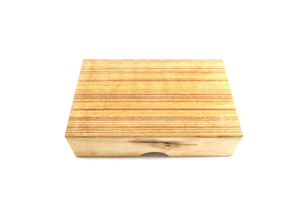 木箱孤立在白色背景上图片下载