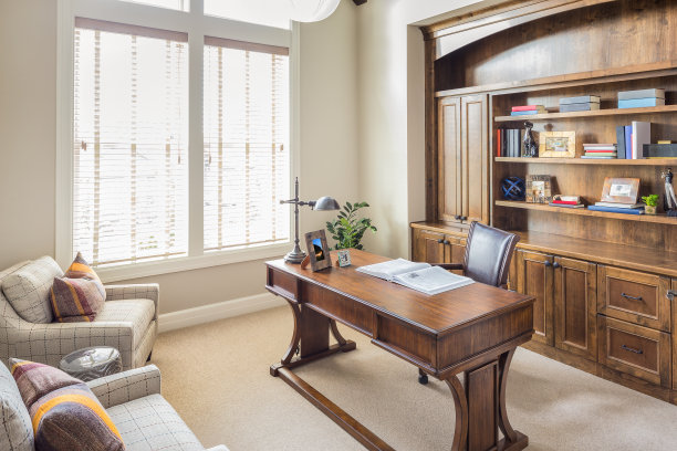 全新豪华家居中的家居办公室图片下载