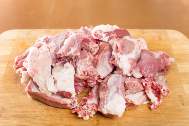 新鲜的小山羊肋骨图片下载