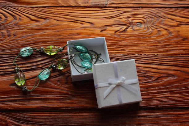 盒子里的礼物图片下载