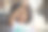 咖啡馆里可爱的小女孩图片下载