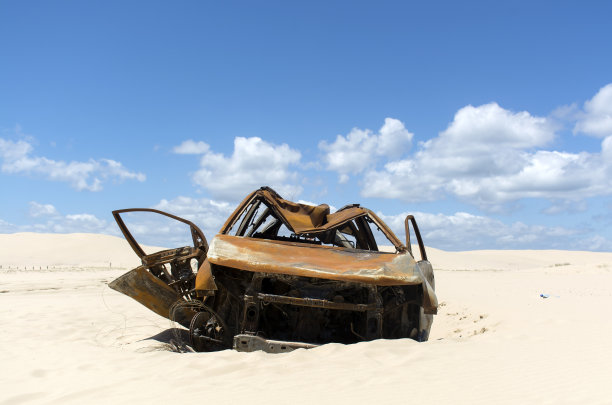 烧毁的汽车图片下载