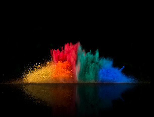 黑色背景上的彩色尘埃爆炸图片下载
