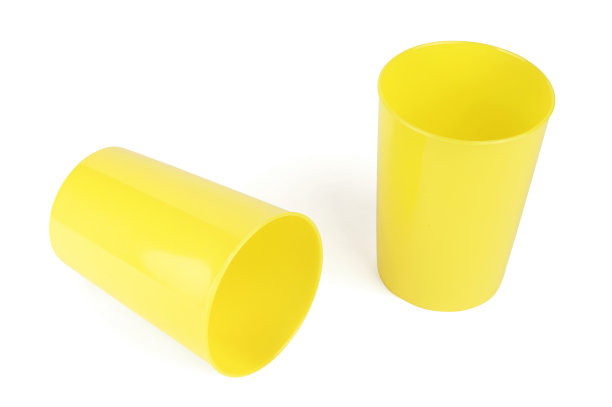 黄色的塑料杯图片下载