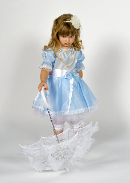 生气的女孩图片下载