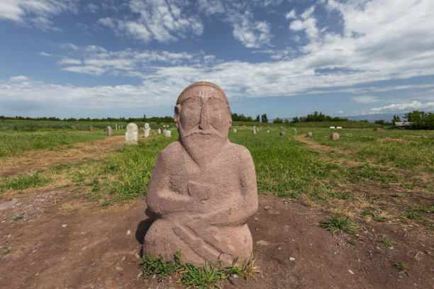 吉尔吉斯斯坦比什凯克附近的布拉那纪念雕像。图片下载