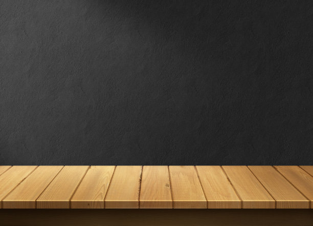 黑色墙壁的木桌图片下载