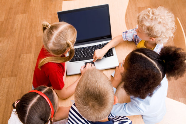 桌子桌面图片素材ID：122710276