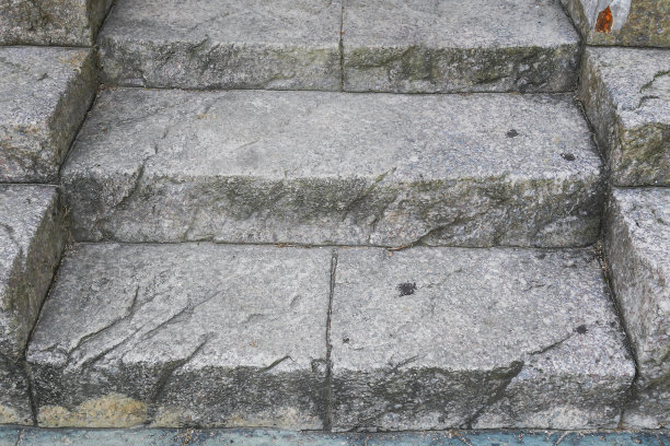 楼梯用水泥，内部陈旧。图片下载