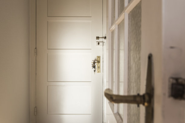 钥匙挂在门上图片下载