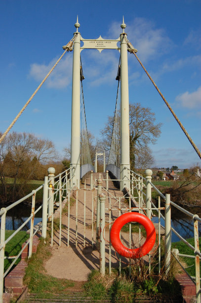 怀伊河上的桥图片下载