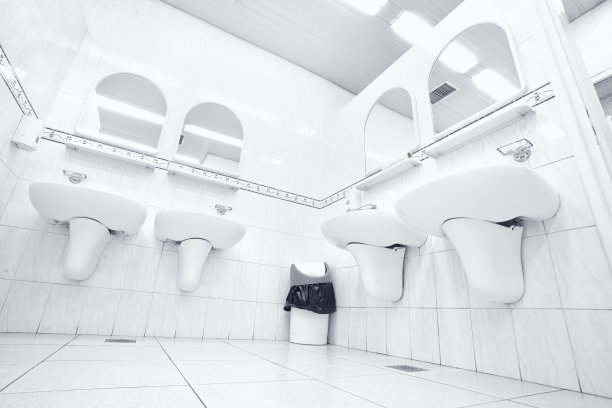 白色的公共厕所图片下载