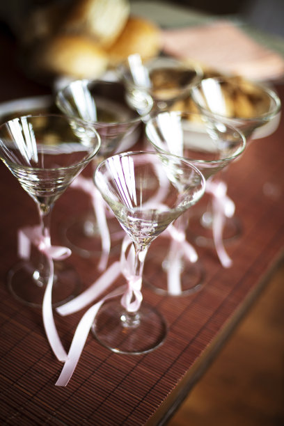 为仪式设计眼镜。图片下载