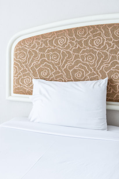 柔软的白色枕头图片下载