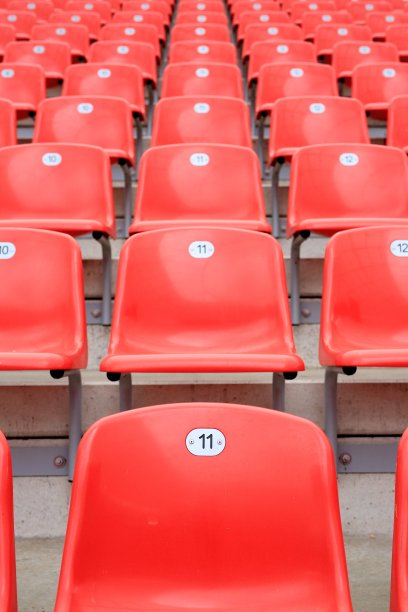 足球场的红色座位图片下载